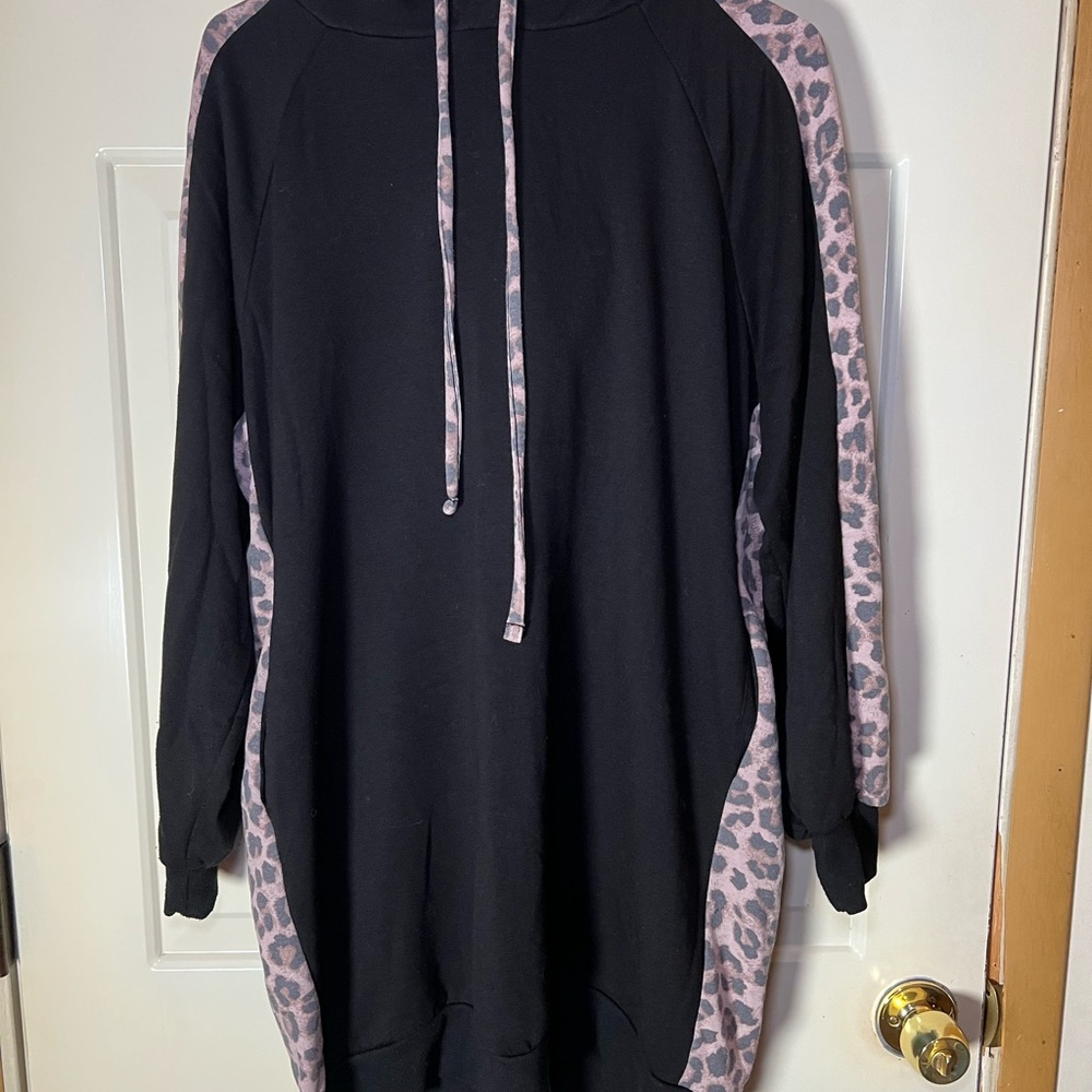 Zenana Outfitters Black Leopard Print Long Hoodie